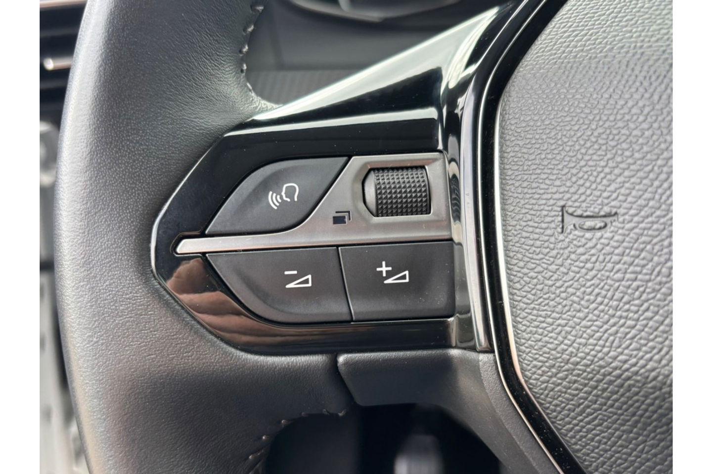 Peugeot 208 1.2 PT ACTIVE PACK AIRCO CRUISE NAVI PDC LMV