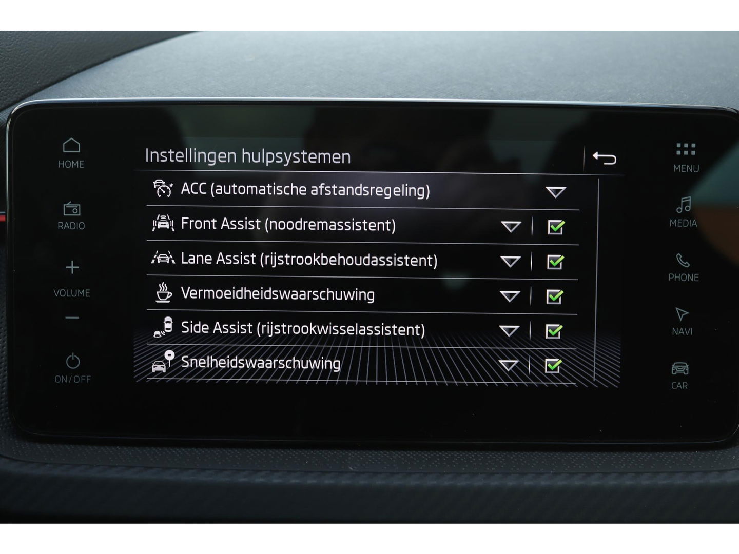 Škoda Kamiq FL 1.0 TSI DSG Monte Carlo | PANO | STOEL & VOORRUIT VERW. | ADAPTIVE CRUISE | DIGI DASH | SPORT