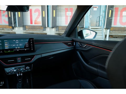 Škoda Kamiq FL 1.0 TSI DSG Monte Carlo | PANO | STOEL & VOORRUIT VERW. | ADAPTIVE CRUISE | DIGI DASH | SPORT