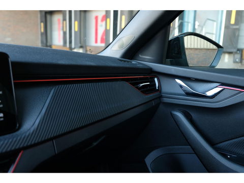 Škoda Kamiq FL 1.0 TSI DSG Monte Carlo | PANO | STOEL & VOORRUIT VERW. | ADAPTIVE CRUISE | DIGI DASH | SPORT