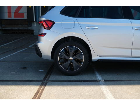 Škoda Kamiq FL 1.0 TSI DSG Monte Carlo | PANO | STOEL & VOORRUIT VERW. | ADAPTIVE CRUISE | DIGI DASH | SPORT