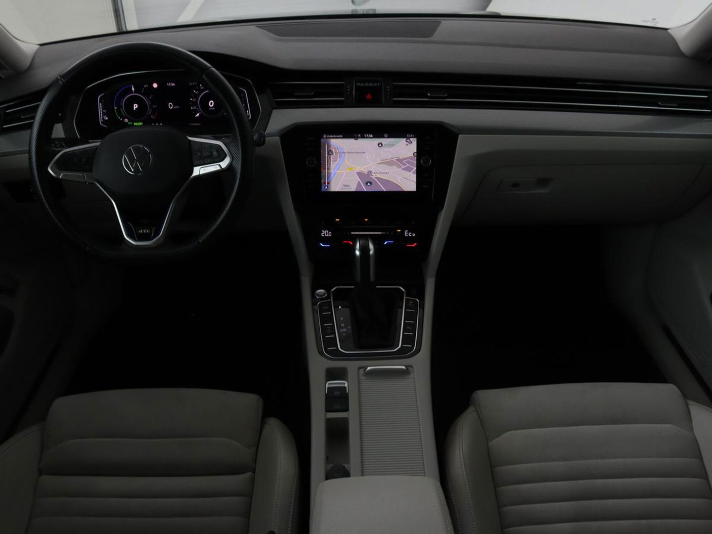 Volkswagen Passat 1.4 TSI GTE | Panoramadak | Stoelverwarming | Leder/Alcantara | Camera | Carplay | Adaptive cruise | Matrix LED | Massage | Navigatie