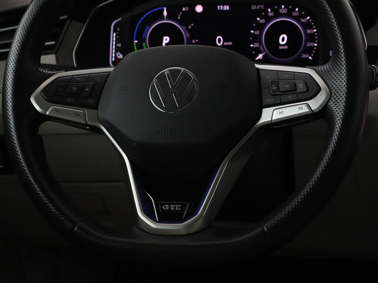 Volkswagen Passat 1.4 TSI GTE | Panoramadak | Stoelverwarming | Leder/Alcantara | Camera | Carplay | Adaptive cruise | Matrix LED | Massage | Navigatie