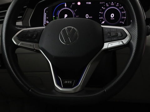 Volkswagen Passat 1.4 TSI GTE | Panoramadak | Stoelverwarming | Leder/Alcantara | Camera | Carplay | Adaptive cruise | Matrix LED | Massage | Navigatie