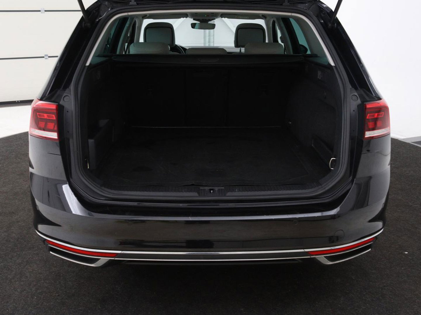 Volkswagen Passat 1.4 TSI GTE | Panoramadak | Stoelverwarming | Leder/Alcantara | Camera | Carplay | Adaptive cruise | Matrix LED | Massage | Navigatie