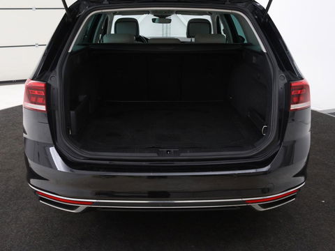 Volkswagen Passat 1.4 TSI GTE | Panoramadak | Stoelverwarming | Leder/Alcantara | Camera | Carplay | Adaptive cruise | Matrix LED | Massage | Navigatie