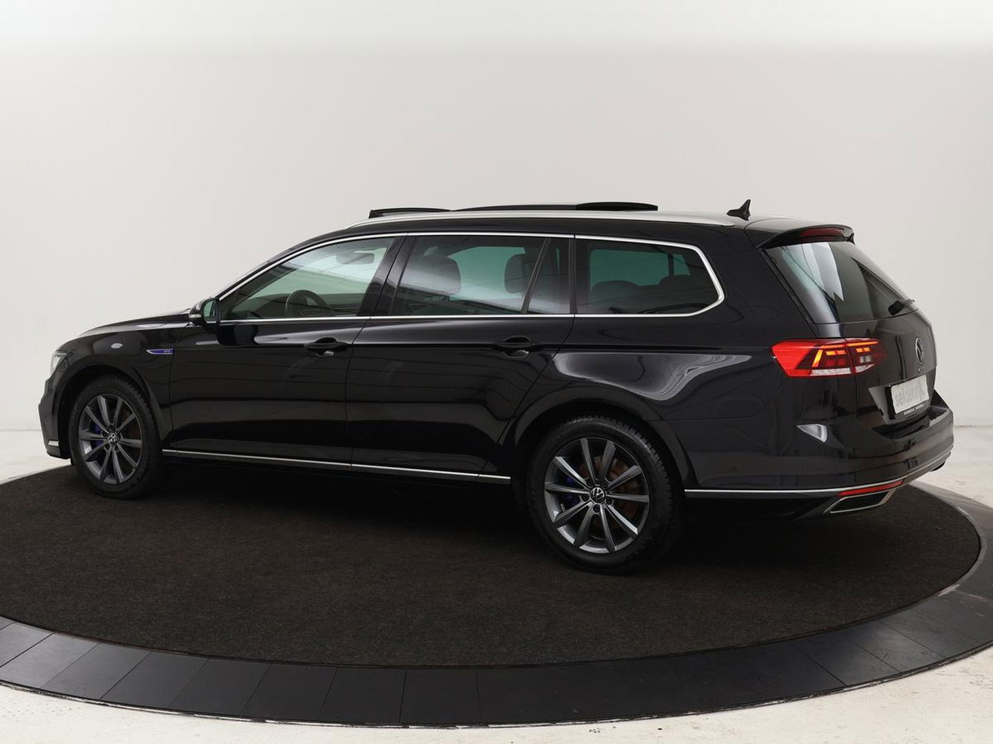 Volkswagen Passat 1.4 TSI GTE | Panoramadak | Stoelverwarming | Leder/Alcantara | Camera | Carplay | Adaptive cruise | Matrix LED | Massage | Navigatie