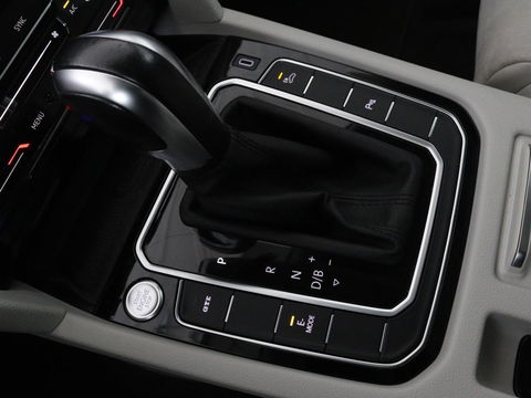 Volkswagen Passat 1.4 TSI GTE | Panoramadak | Stoelverwarming | Leder/Alcantara | Camera | Carplay | Adaptive cruise | Matrix LED | Massage | Navigatie