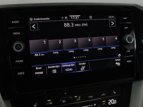 Volkswagen Passat 1.4 TSI GTE | Panoramadak | Stoelverwarming | Leder/Alcantara | Camera | Carplay | Adaptive cruise | Matrix LED | Massage | Navigatie