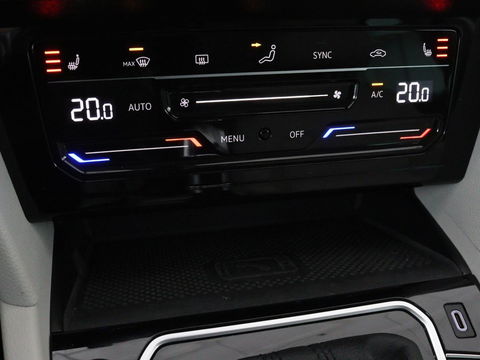 Volkswagen Passat 1.4 TSI GTE | Panoramadak | Stoelverwarming | Leder/Alcantara | Camera | Carplay | Adaptive cruise | Matrix LED | Massage | Navigatie