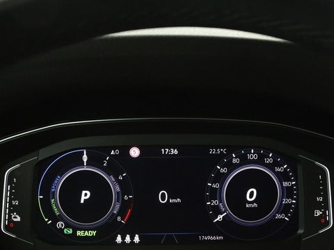 Volkswagen Passat 1.4 TSI GTE | Panoramadak | Stoelverwarming | Leder/Alcantara | Camera | Carplay | Adaptive cruise | Matrix LED | Massage | Navigatie