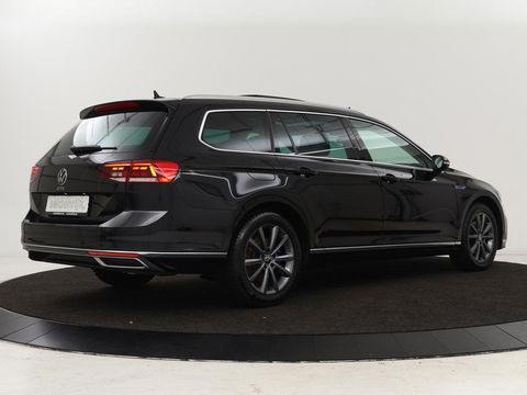 Volkswagen Passat 1.4 TSI GTE | Panoramadak | Stoelverwarming | Leder/Alcantara | Camera | Carplay | Adaptive cruise | Matrix LED | Massage | Navigatie