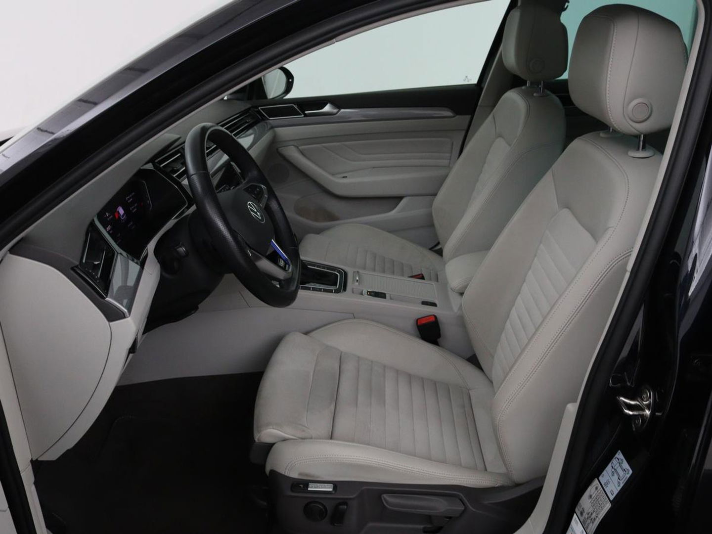 Volkswagen Passat 1.4 TSI GTE | Panoramadak | Stoelverwarming | Leder/Alcantara | Camera | Carplay | Adaptive cruise | Matrix LED | Massage | Navigatie