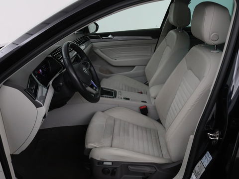 Volkswagen Passat 1.4 TSI GTE | Panoramadak | Stoelverwarming | Leder/Alcantara | Camera | Carplay | Adaptive cruise | Matrix LED | Massage | Navigatie