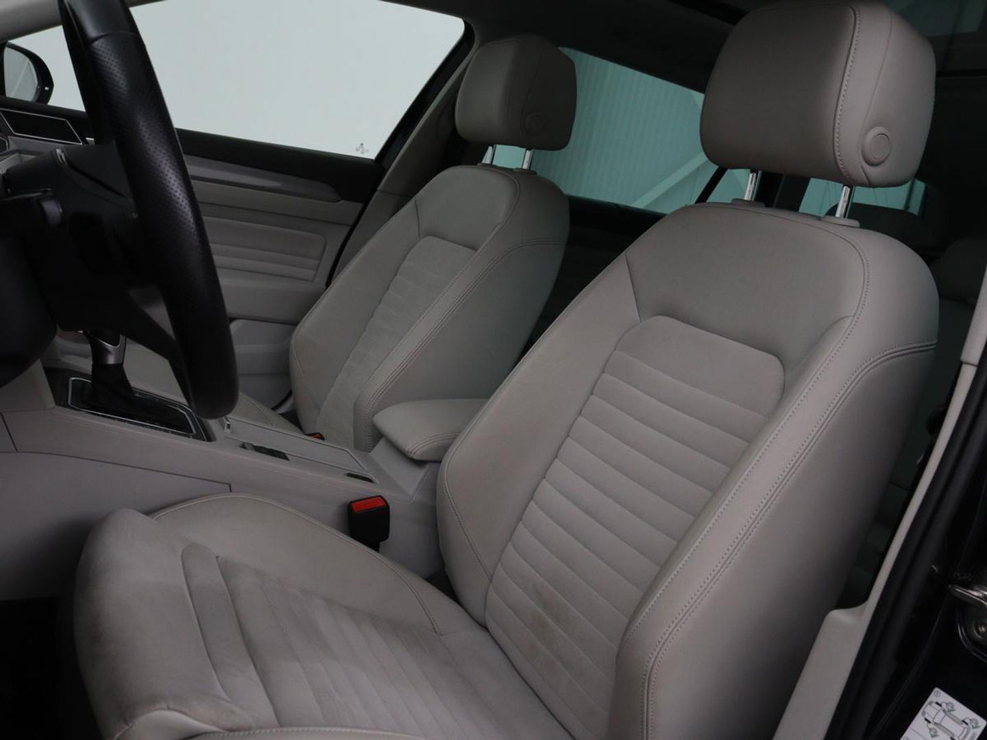 Volkswagen Passat 1.4 TSI GTE | Panoramadak | Stoelverwarming | Leder/Alcantara | Camera | Carplay | Adaptive cruise | Matrix LED | Massage | Navigatie