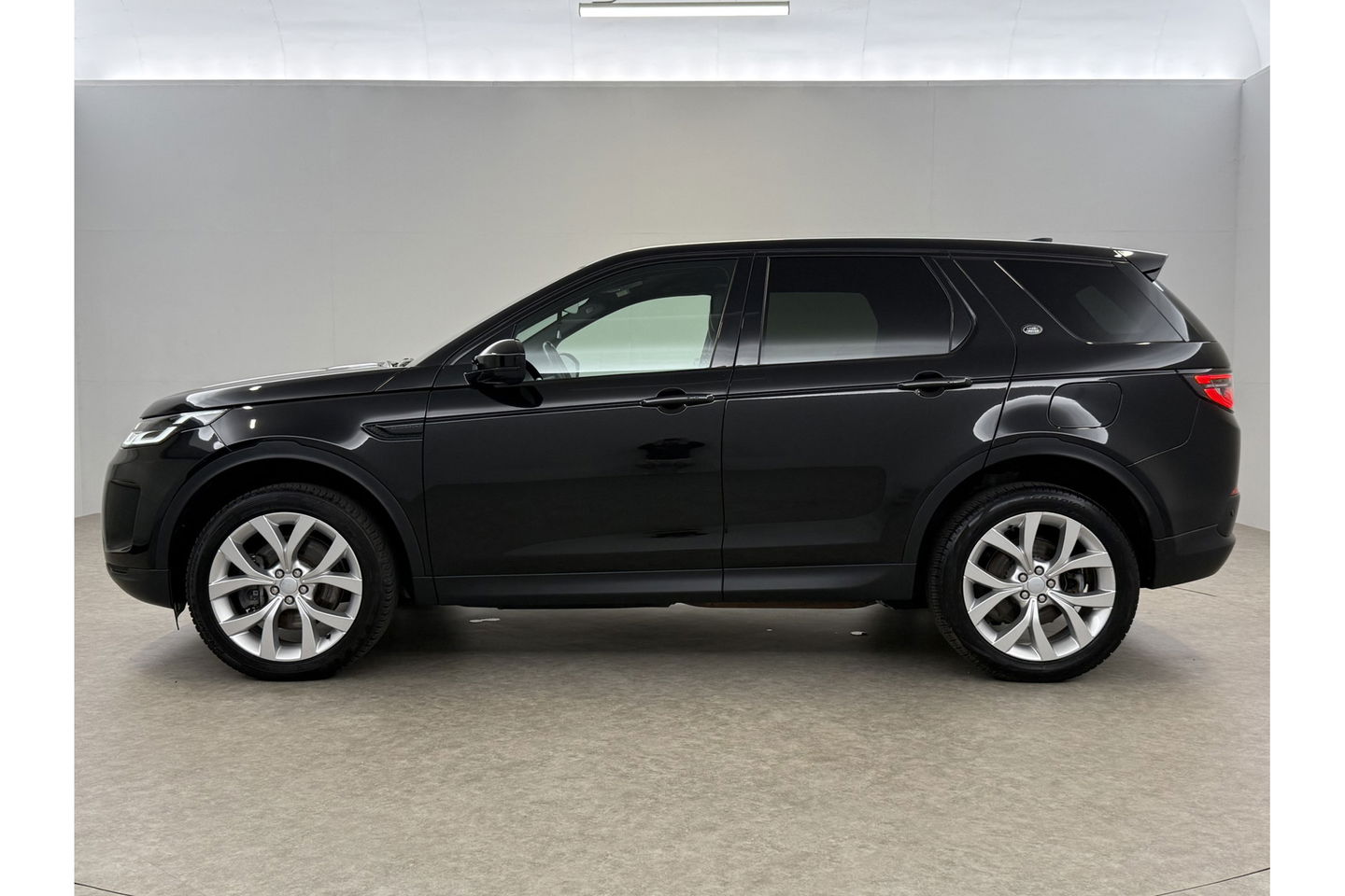 Land Rover Discovery Sport P300e 309PK HSE AWD Hybride Pano LED Trekhaak Camera Memory Virtual 20"LMV Leder Navi Clima Cruise PDC