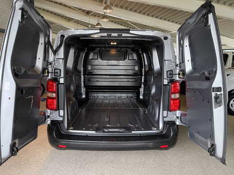 Citroën Jumpy 1.5 BlueHDI 120pk M Club L2H1 / vaste prijs rijklaar € 16.950 ex btw / lease vanaf € 285 / airco / cruise control / bijrijdersbank / grijs metallic / navigatie / euro 6 / bpm vrij