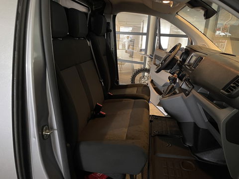 Citroën Jumpy 1.5 BlueHDI 120pk M Club L2H1 / vaste prijs rijklaar € 16.950 ex btw / lease vanaf € 285 / airco / cruise control / bijrijdersbank / grijs metallic / navigatie / euro 6 / bpm vrij