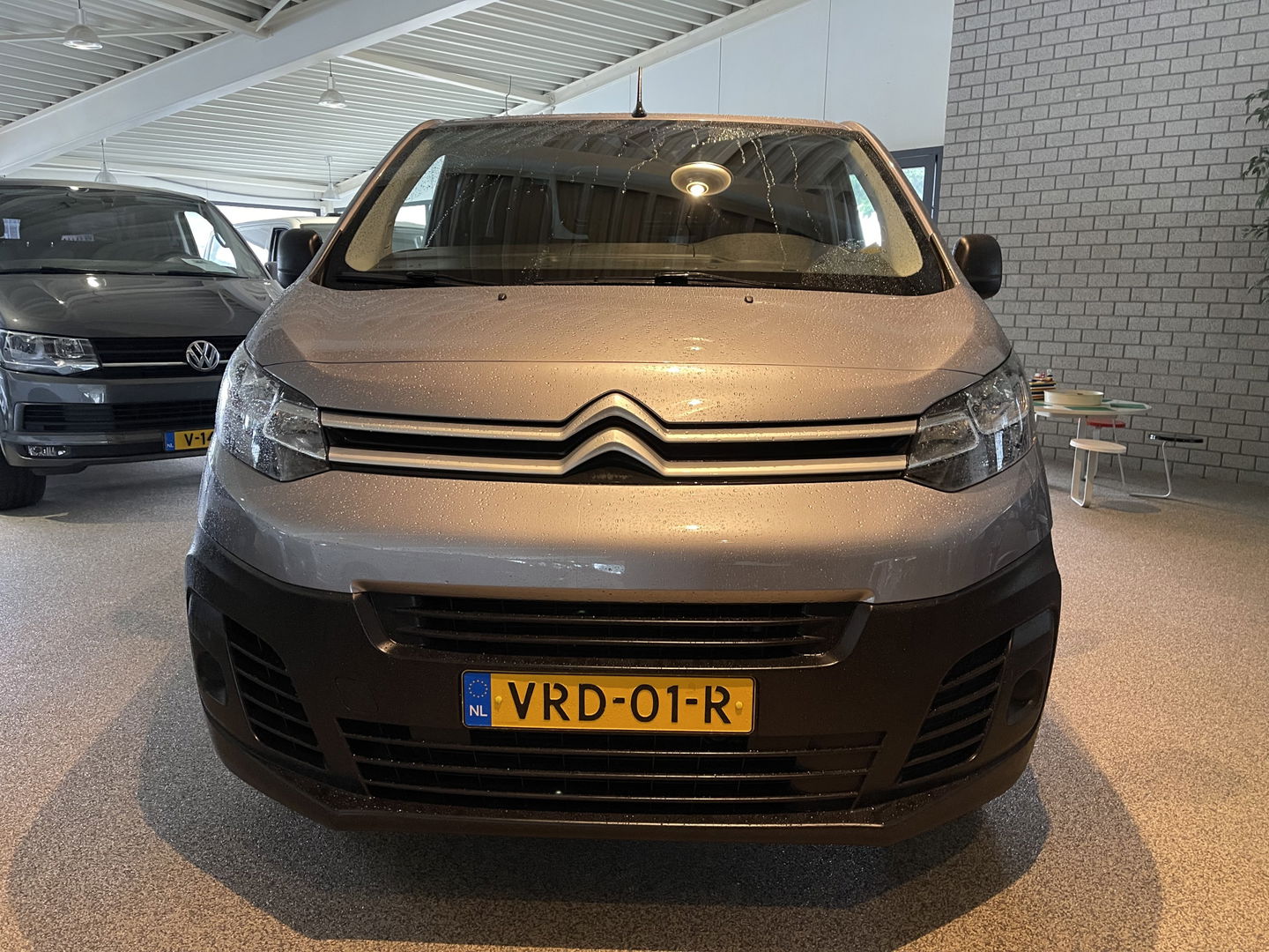 Citroën Jumpy 1.5 BlueHDI 120pk M Club L2H1 / vaste prijs rijklaar € 16.950 ex btw / lease vanaf € 285 / airco / cruise control / bijrijdersbank / grijs metallic / navigatie / euro 6 / bpm vrij
