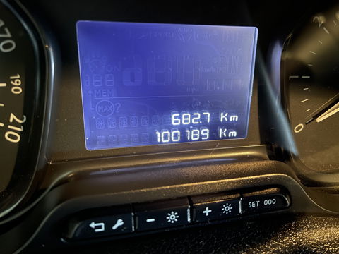 Citroën Jumpy 1.5 BlueHDI 120pk M Club L2H1 / vaste prijs rijklaar € 16.950 ex btw / lease vanaf € 285 / airco / cruise control / bijrijdersbank / grijs metallic / navigatie / euro 6 / bpm vrij