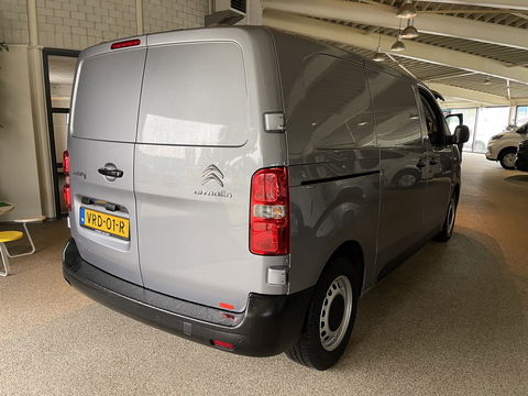 Citroën Jumpy 1.5 BlueHDI 120pk M Club L2H1 / vaste prijs rijklaar € 16.950 ex btw / lease vanaf € 285 / airco / cruise control / bijrijdersbank / grijs metallic / navigatie / euro 6 / bpm vrij
