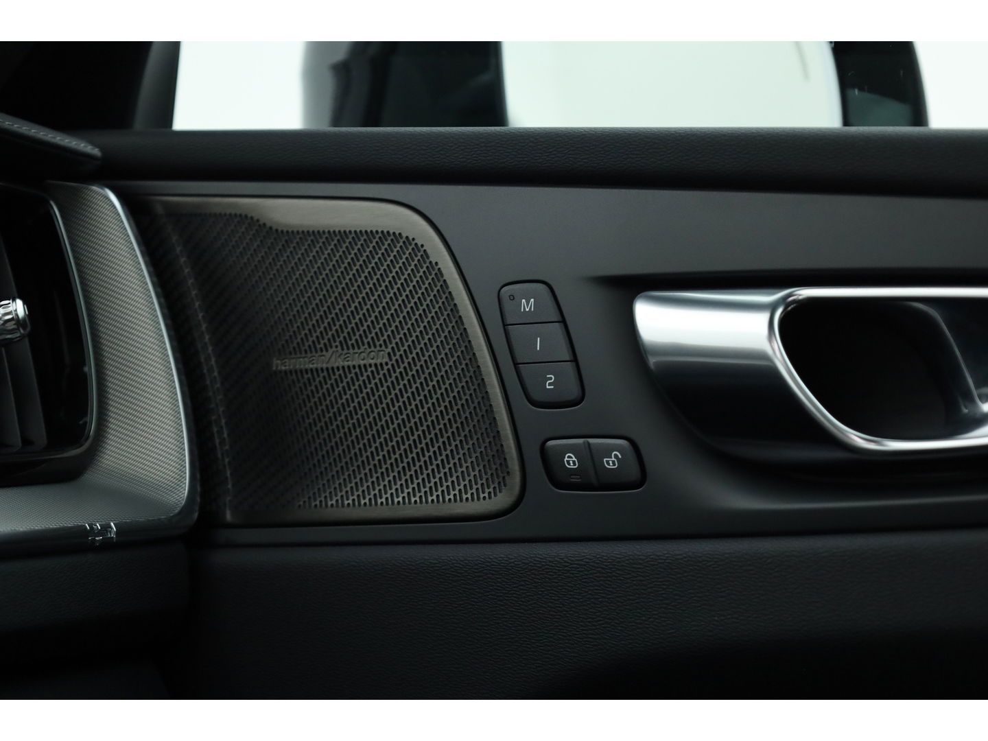Volvo XC60 T6 Recharge Ultimate Black Edition | Pano | HUD | Memory seats | Harman Kardon | Stoel- Stuurverw.