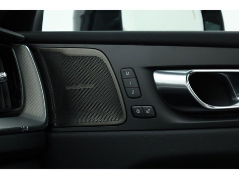 Volvo XC60 T6 Recharge Ultimate Black Edition | Pano | HUD | Memory seats | Harman Kardon | Stoel- Stuurverw.
