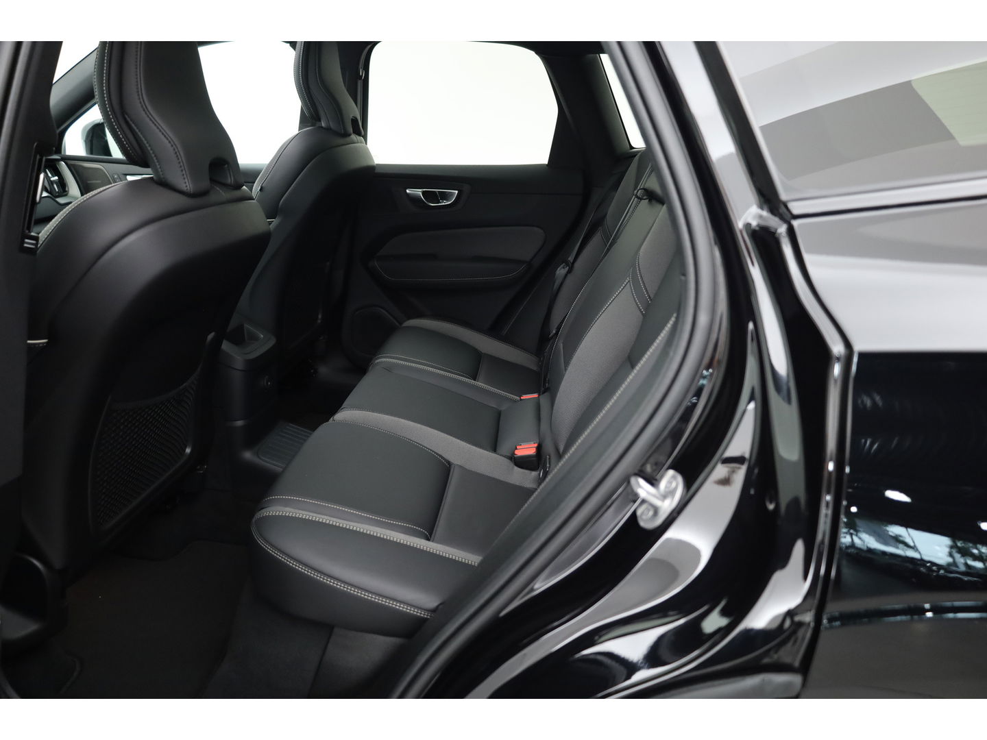 Volvo XC60 T6 Recharge Ultimate Black Edition | Pano | HUD | Memory seats | Harman Kardon | Stoel- Stuurverw.