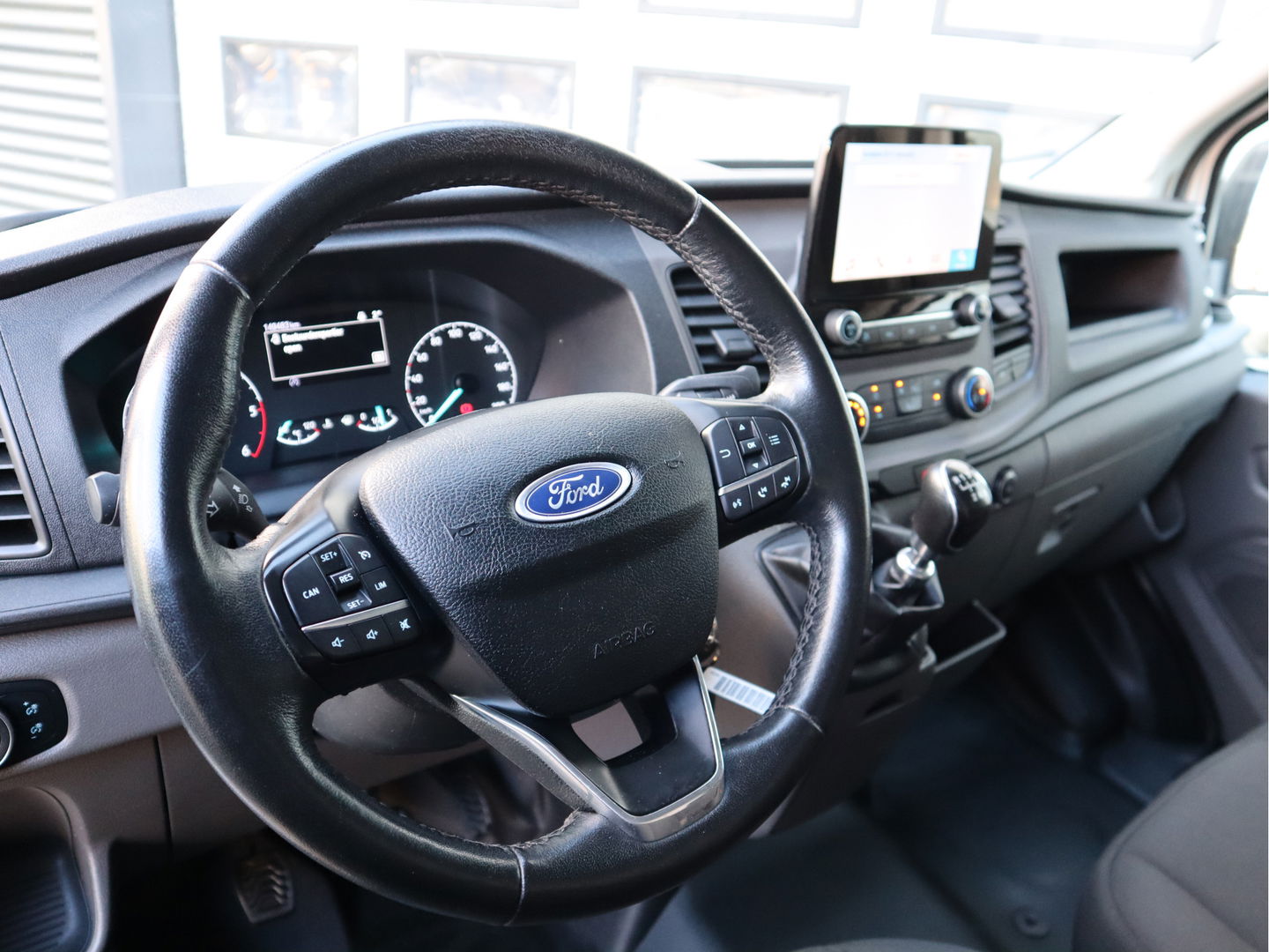 Ford Transit 350 2.0 TDCI 130 pk Euro 6 - L3H2 - RWD - Trekhaak - Imperiaal - Apple Carplay