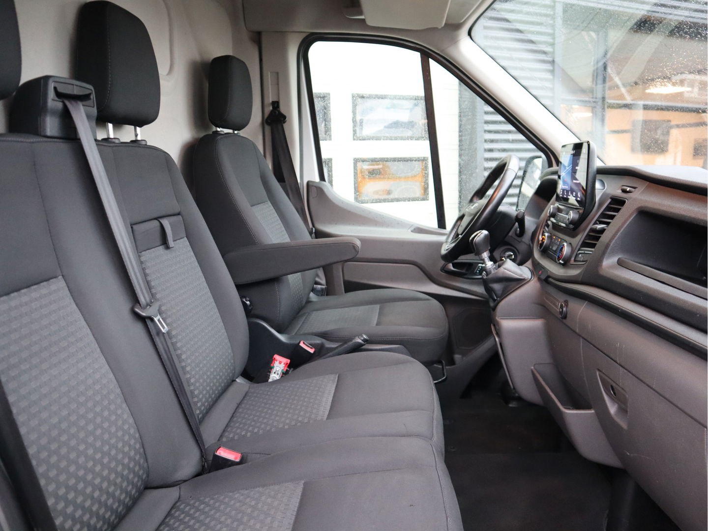 Ford Transit 350 2.0 TDCI 130 pk Euro 6 - L3H2 - RWD - Trekhaak - Imperiaal - Apple Carplay