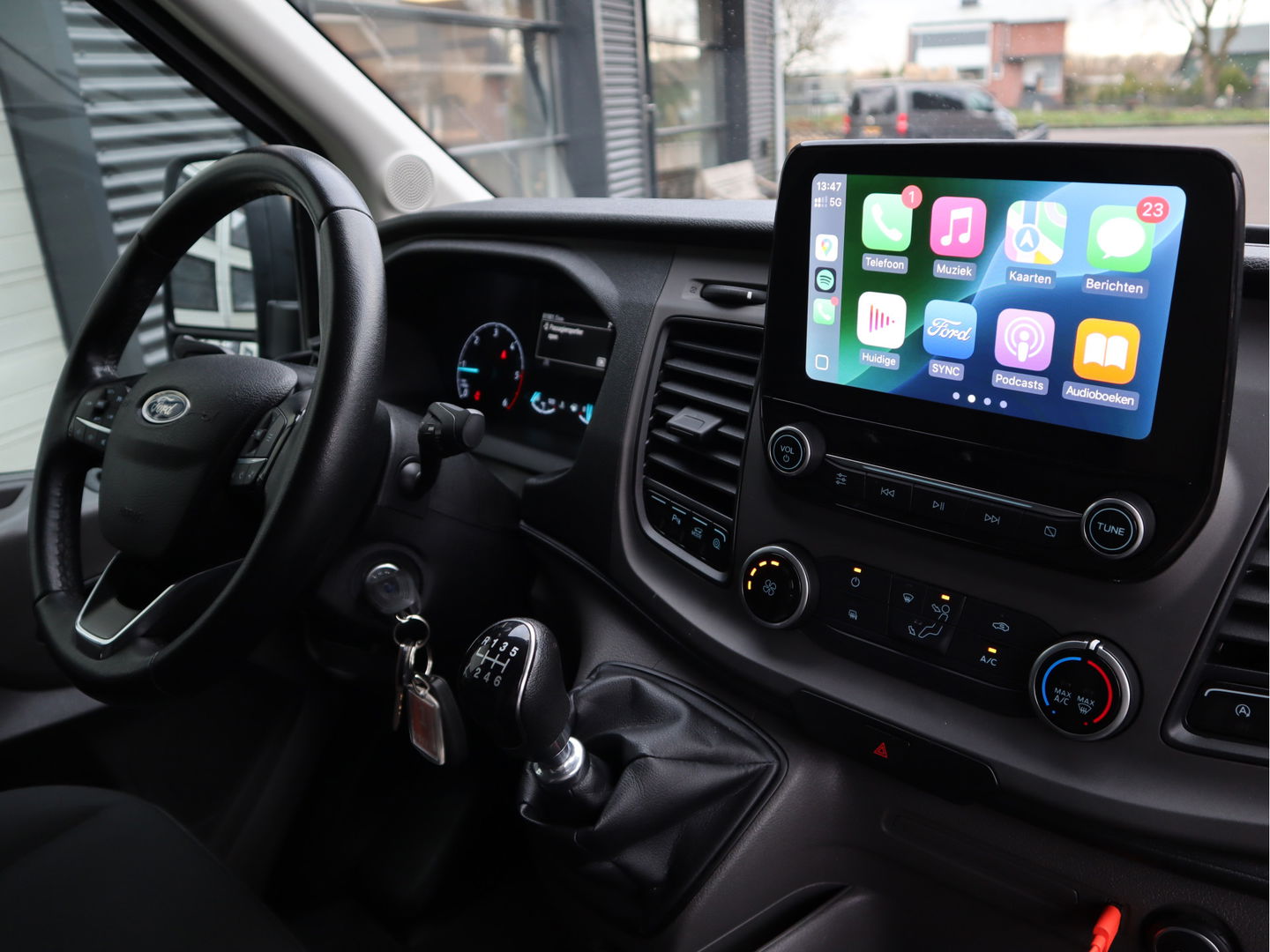 Ford Transit 350 2.0 TDCI 130 pk Euro 6 - L3H2 - RWD - Trekhaak - Imperiaal - Apple Carplay