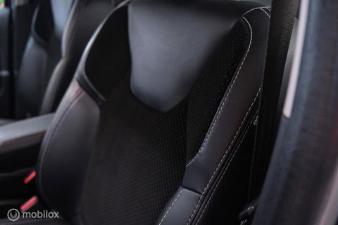 Renault Clio Estate 0.9 TCe Intens | Trekhaak | Alcantara | LED koplampen | NL auto NAP | Cruise |