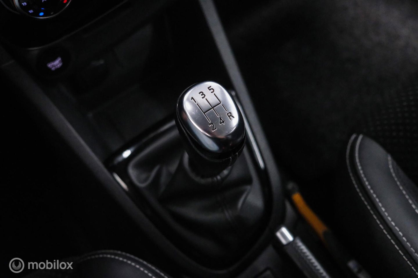 Renault Clio Estate 0.9 TCe Intens | Trekhaak | Alcantara | LED koplampen | NL auto NAP | Cruise |