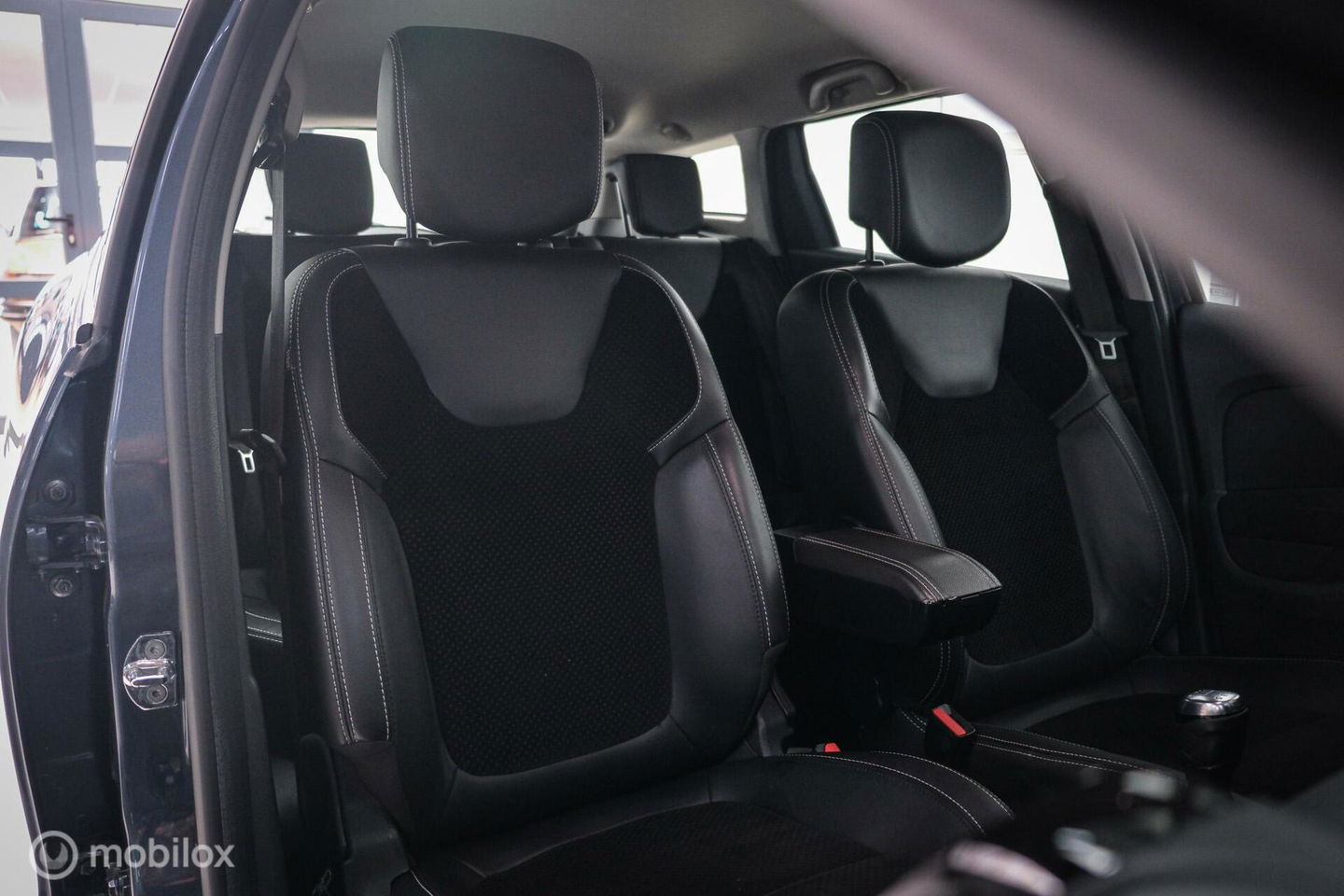 Renault Clio Estate 0.9 TCe Intens | Trekhaak | Alcantara | LED koplampen | NL auto NAP | Cruise |