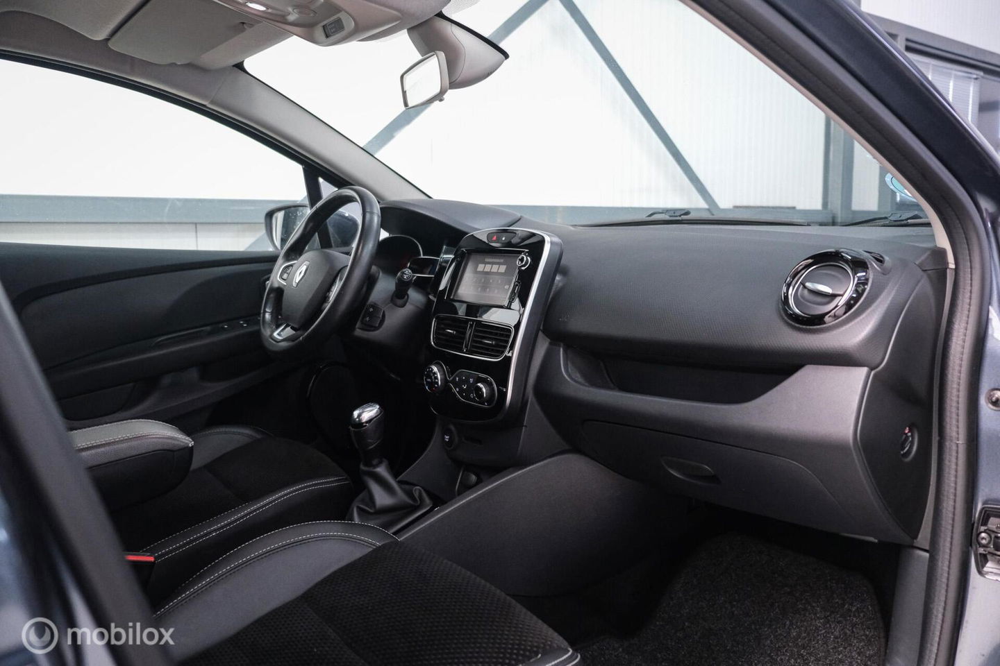 Renault Clio Estate 0.9 TCe Intens | Trekhaak | Alcantara | LED koplampen | NL auto NAP | Cruise |