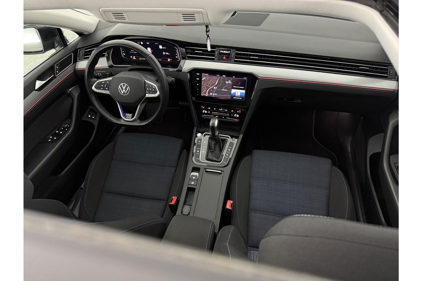 Volkswagen Passat Variant 1.4 TSI GTE 218PK DSG Pano Sfeerverl. Memory LED Camera Carplay Trekhaak Virtual ACC Clima Navi 18"LMV PDC