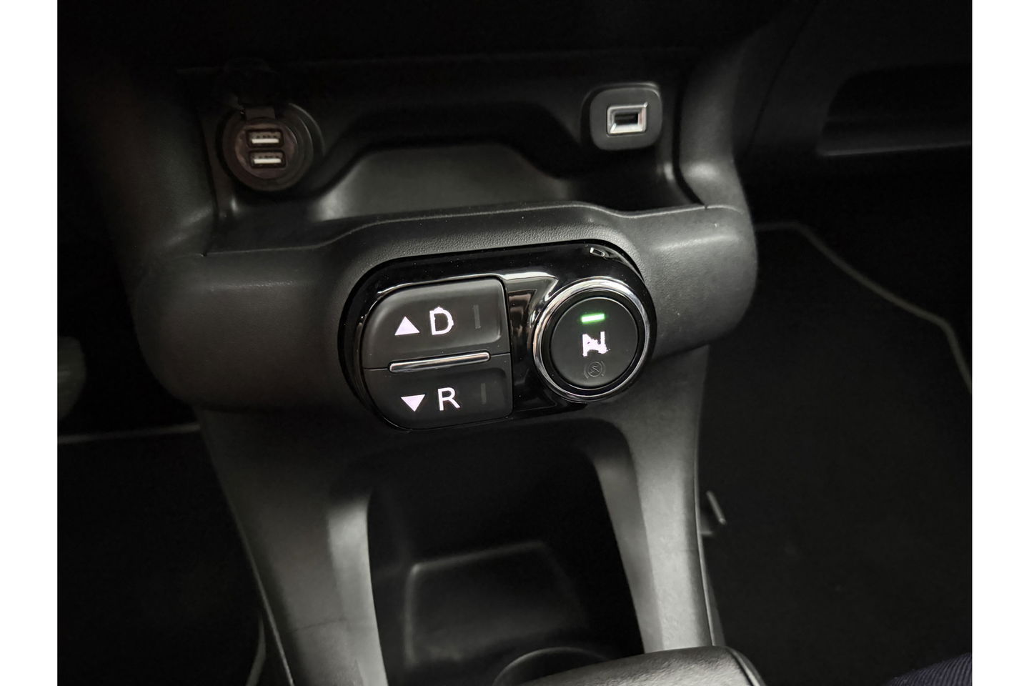 Citroƫn C4 1.6 e-HDi Shine Pano Virtual LED Clima Cruise Camera Navi PDC Trekhaak 16"LMV