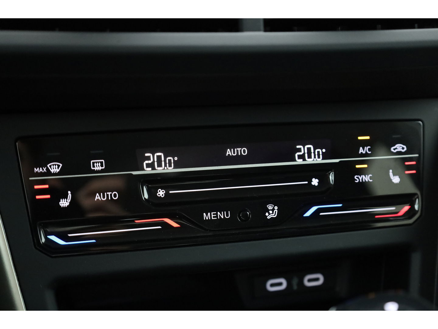 Volkswagen Polo 1.0 TSI DSG | Navi | Afn. Trekhaak | Adapt. Cruise | Stoelverw. | Camera | Apple CarPlay