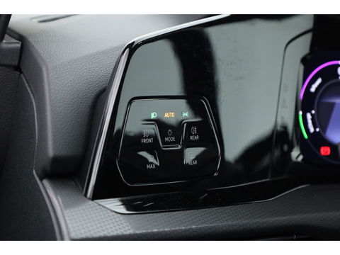 Volkswagen Golf 1.4 eHybrid GTE | IQ. Light | 18'' | Apple CarPlay | Stoel- Stuurverw. | Adapt. Cruise |