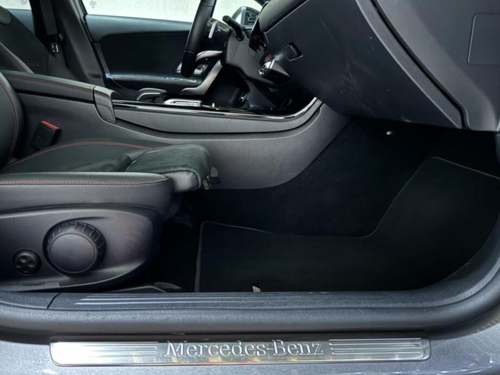 Mercedes-Benz A-Klasse 180 AMG Pano Night pakket Widescreen NAP