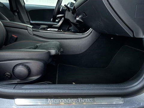Mercedes-Benz A-Klasse 180 AMG Pano Night pakket Widescreen NAP
