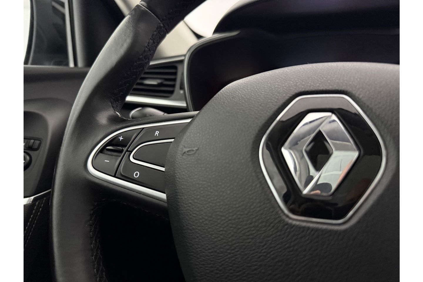 Renault Kadjar 1.5 dCi Bose Pano LED Virtual Trekhaak Clima Cruise Navi Leder 19"LMV PDC
