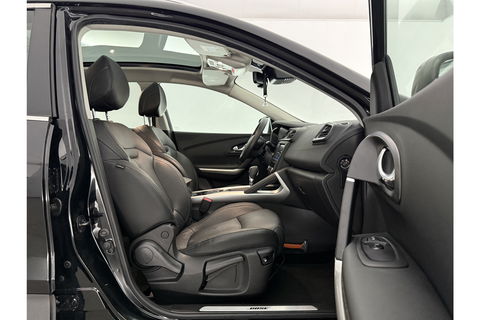 Renault Kadjar 1.5 dCi Bose Pano LED Virtual Trekhaak Clima Cruise Navi Leder 19"LMV PDC