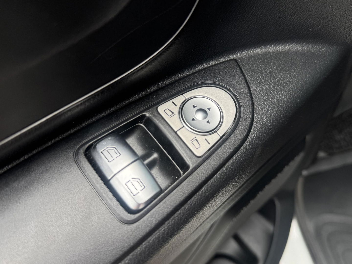 Mercedes-Benz Vito 114 CDI Lang DC Comfort DUBBEL CABINE / NAVI / CAMERA / APPLE CARPLAY / TREKHAAK
