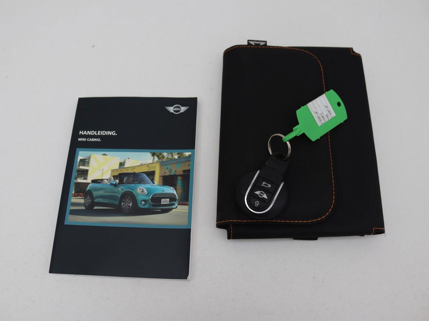 MINI Cabrio 1.2 One Pepper Business | Origineel NL | Leder | Navigatie | Bluetooth | Cruise control | Climate control | Parkeerhulp