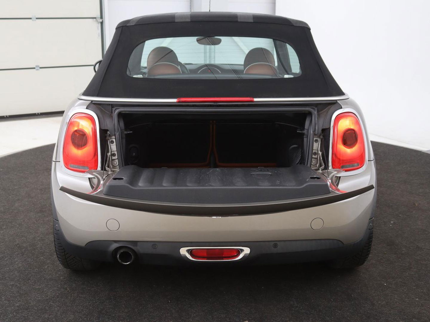 MINI Cabrio 1.2 One Pepper Business | Origineel NL | Leder | Navigatie | Bluetooth | Cruise control | Climate control | Parkeerhulp