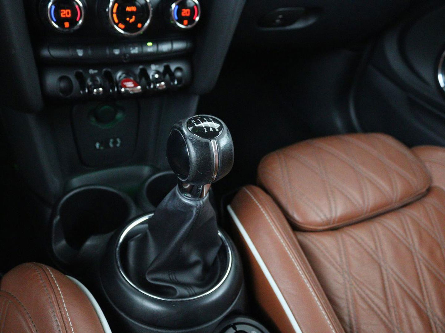 MINI Cabrio 1.2 One Pepper Business | Origineel NL | Leder | Navigatie | Bluetooth | Cruise control | Climate control | Parkeerhulp