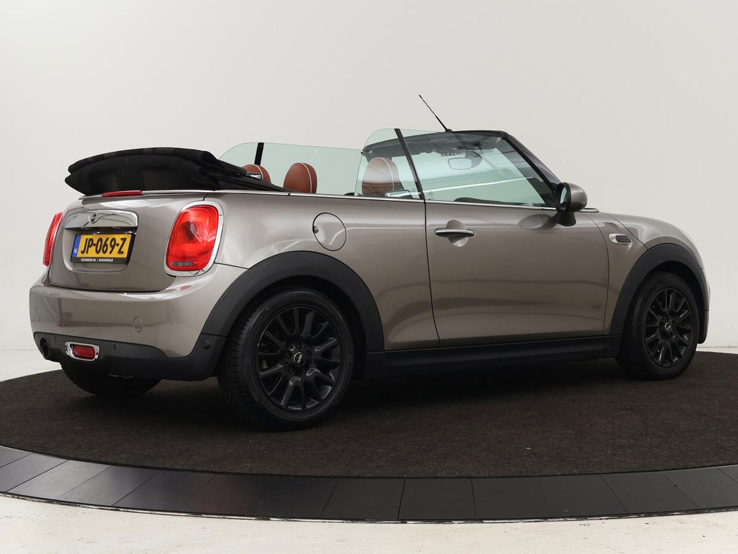 MINI Cabrio 1.2 One Pepper Business | Origineel NL | Leder | Navigatie | Bluetooth | Cruise control | Climate control | Parkeerhulp