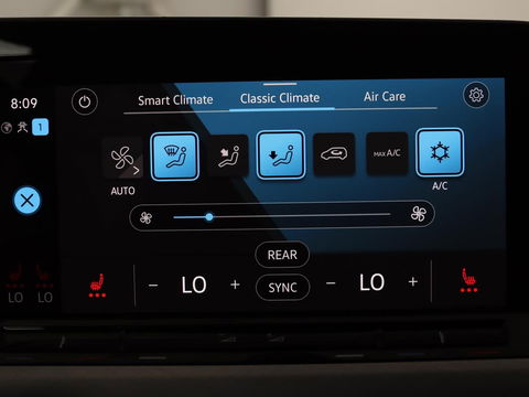 Volkswagen Golf 1.0 TSI Life | Stoel & stuurverwarming | Carplay | Adaptive cruise | Navigatie | Sfeerverlichting | Full LED | Parkeerhulp | Getint glas