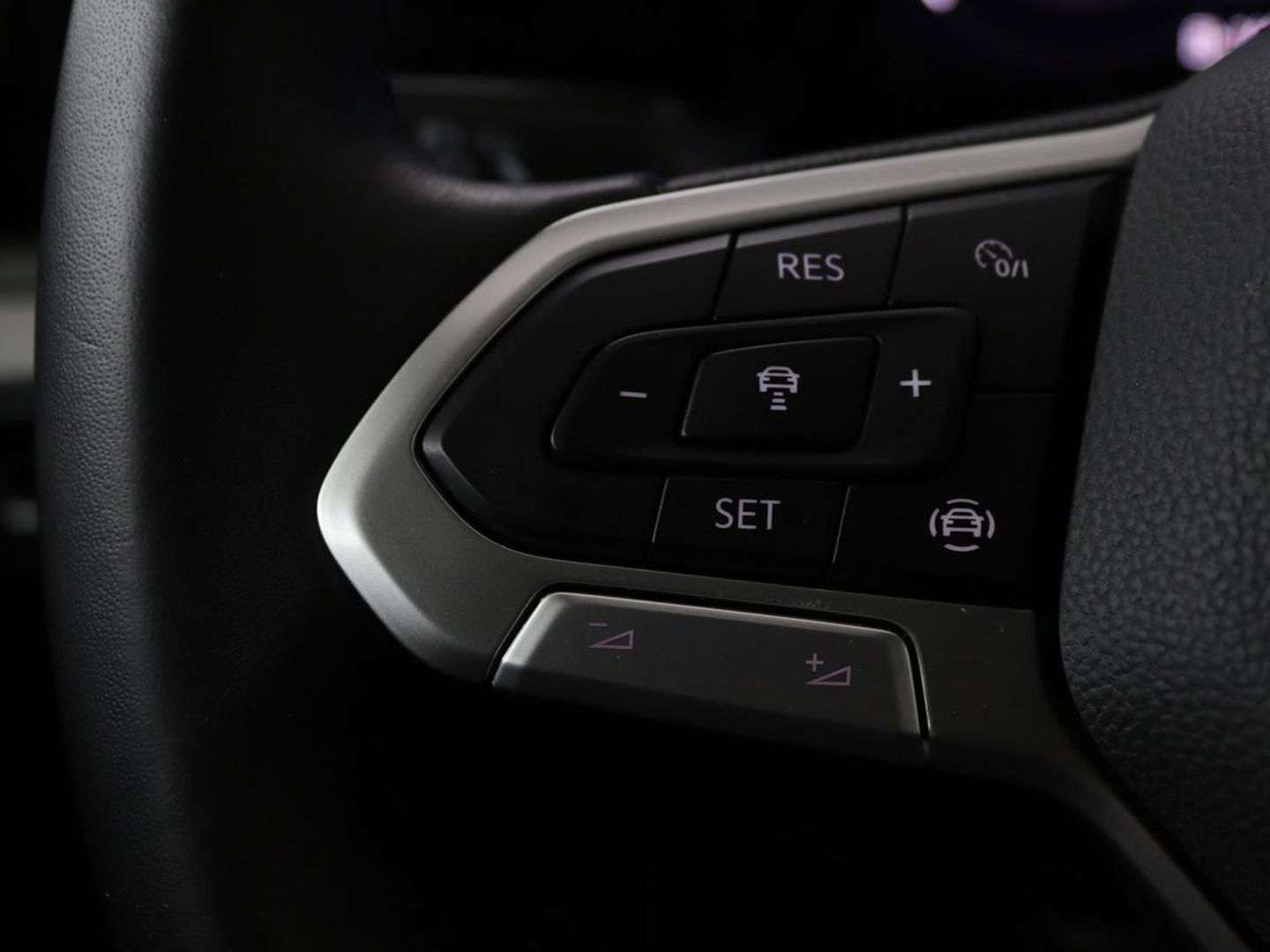 Volkswagen Golf 1.0 TSI Life | Stoel & stuurverwarming | Carplay | Adaptive cruise | Navigatie | Sfeerverlichting | Full LED | Parkeerhulp | Getint glas